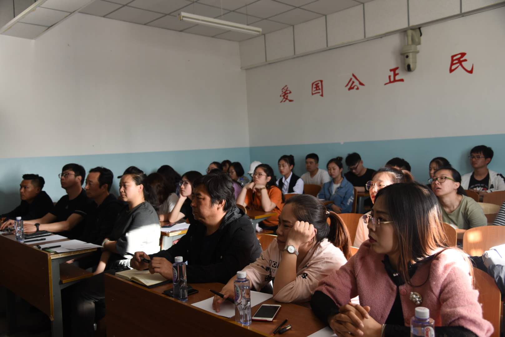 美术学院2018年大学生学业职业规划论文开题3.jpg