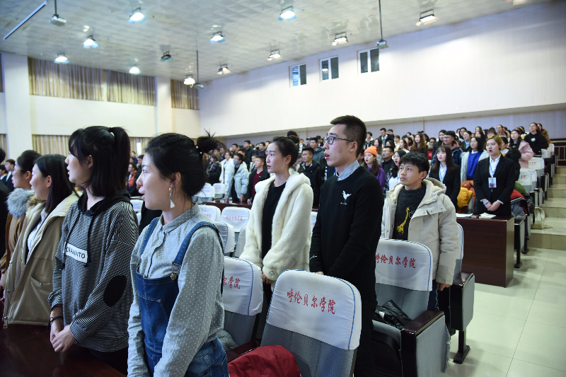 美术学院2017学年“学风建设表彰大会暨经验交流会”唱国歌照片.JPG